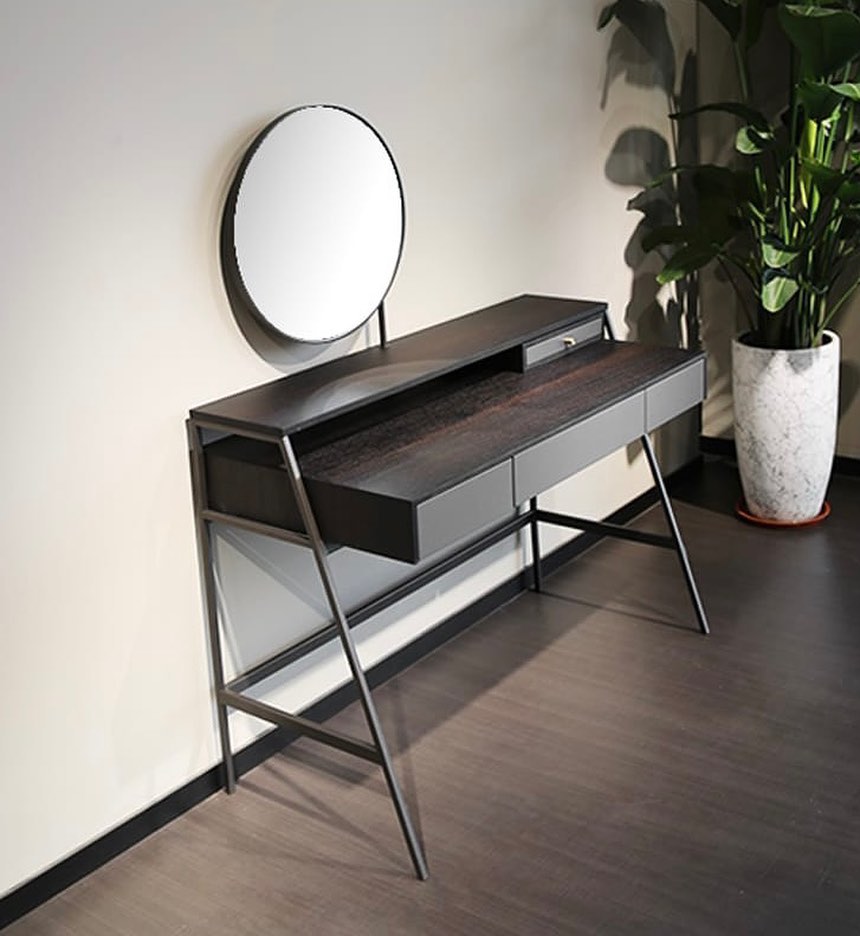 Столик туалетный Betta