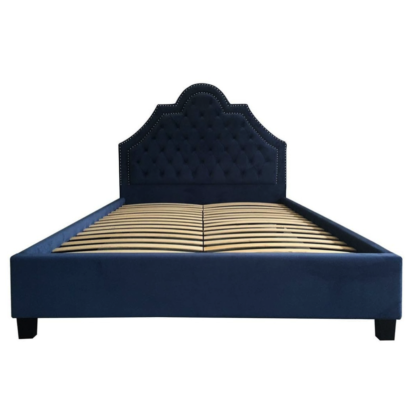 Кровать двуспальная с изголовьем Button