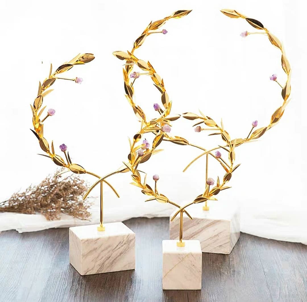 Статуэтка Лавровый венок с аметистами на подставке L