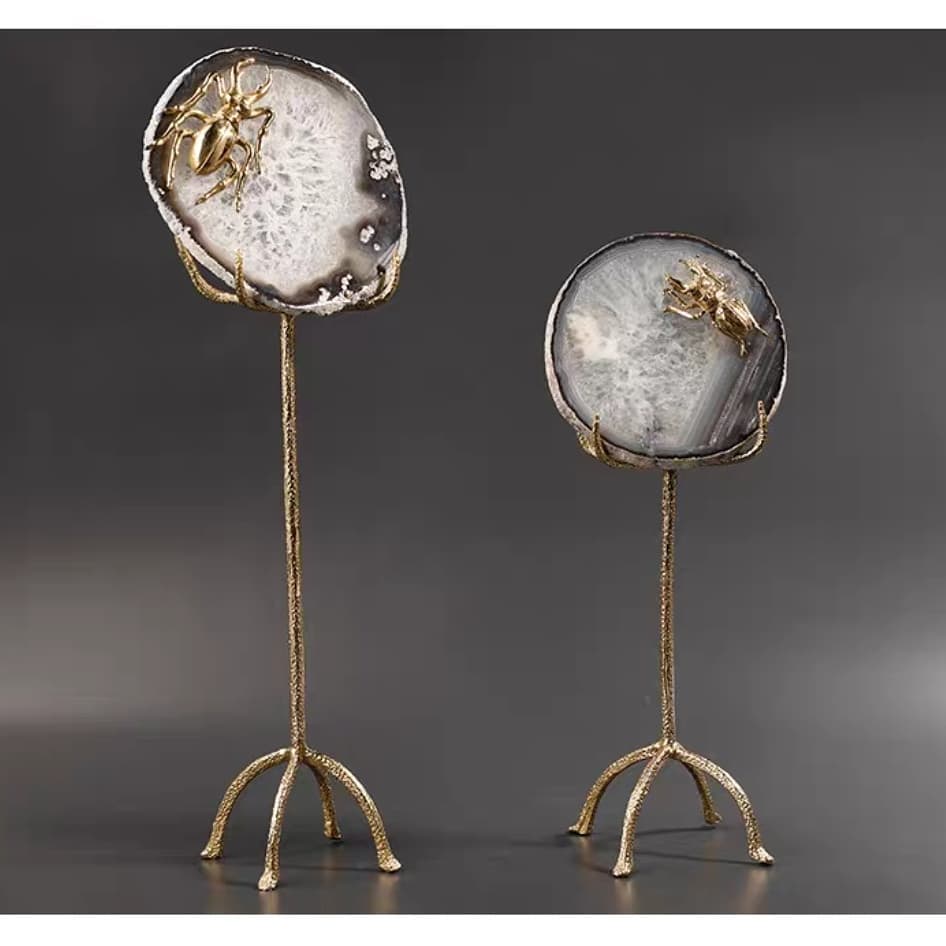 Статуэтка Жук-Олень на срезе агата на подставке