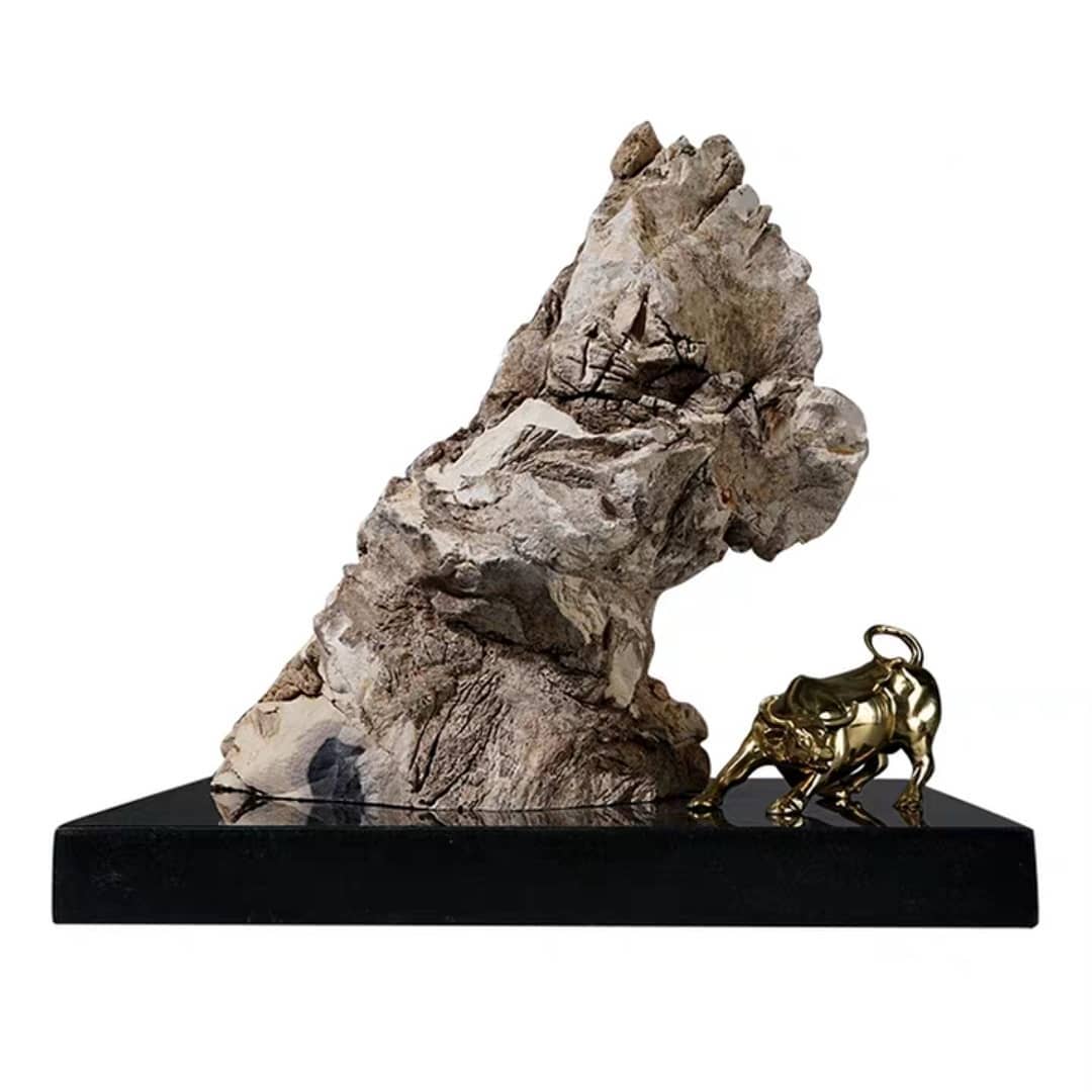 Статуэтка Бык у скалы из окаменелого дерева на мраморной подставке