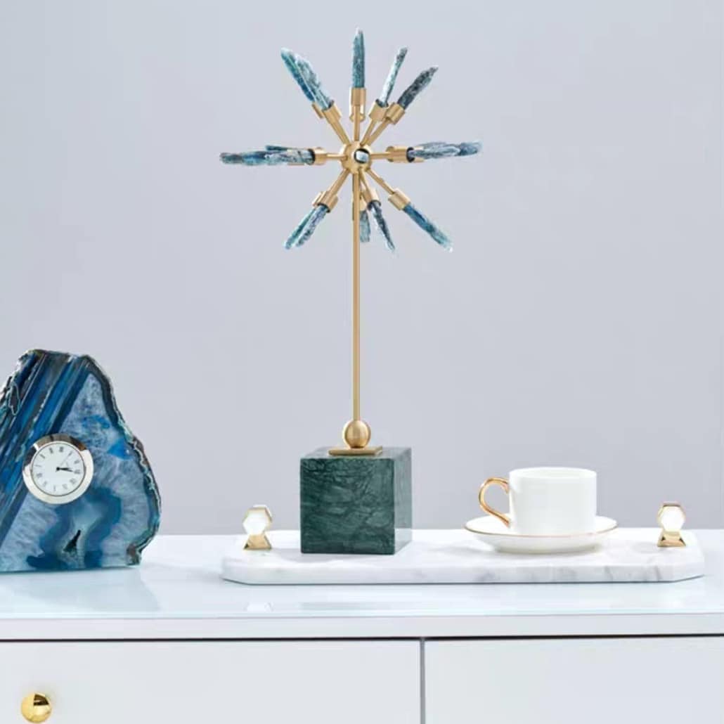 Статуэтка Звезда с кристаллами флюорита на зеленом мраморе S