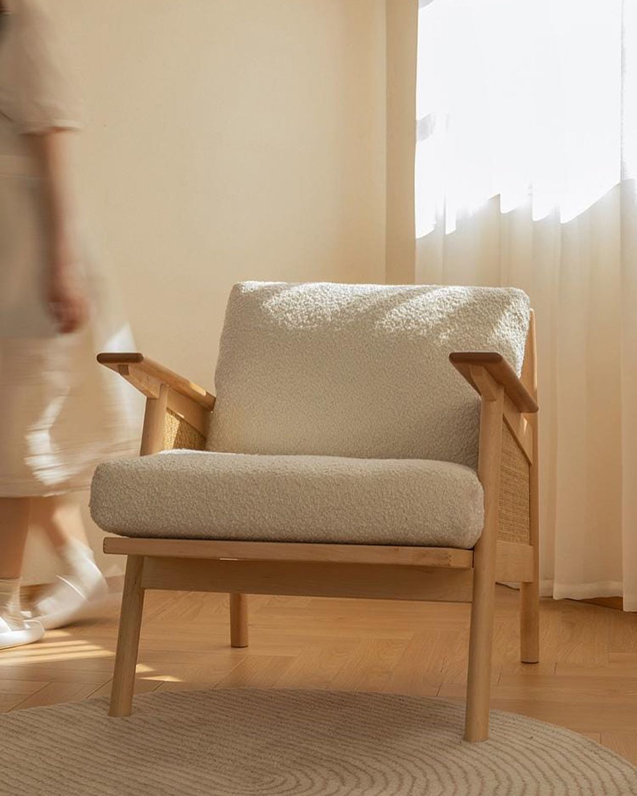 Кресло Wooden armrests