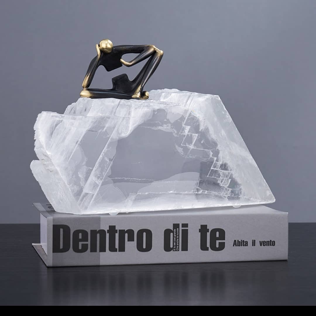 Статуэтка Думающий человек на скале из кварца S